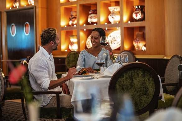 Paul Gauguin Cruises MS Paul Gauguin L'Etoile Lifestyle 4 ©Paul Gauguin Cruises.jpg